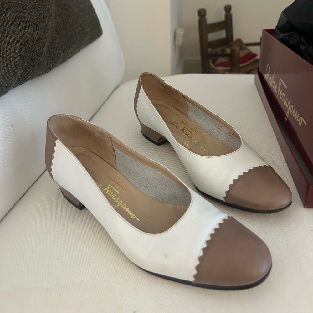 Vintage Ferragamo ballet flats